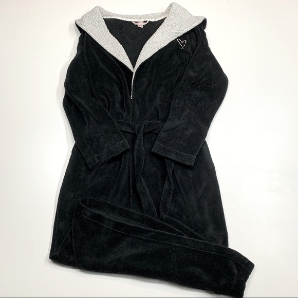 Victoria's Secret Other - Victoria’s Secret Black Fleece Robe - Sherpa Lined Hood - Women’s Size M/L